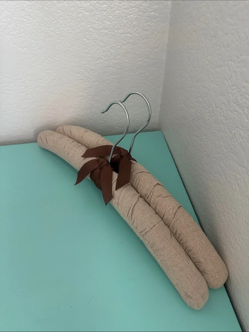 Linen padded heavy duty hangers set of 2ct.-beige color with a bow-brand new.